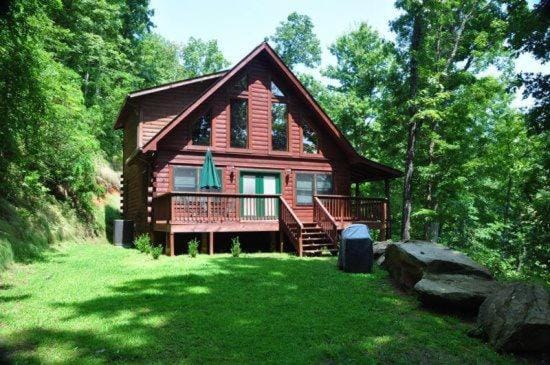 Experience mountain living at The Fiddlers Green House in Swain County