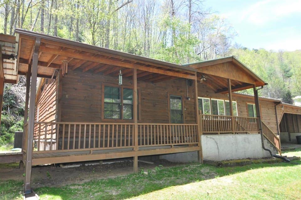 Waterfall Hideaway House in Swain County