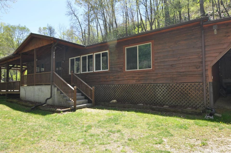 Waterfall Hideaway House in Swain County