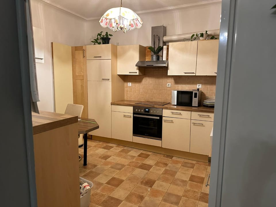 Kitchen or kitchenette, oven, stove