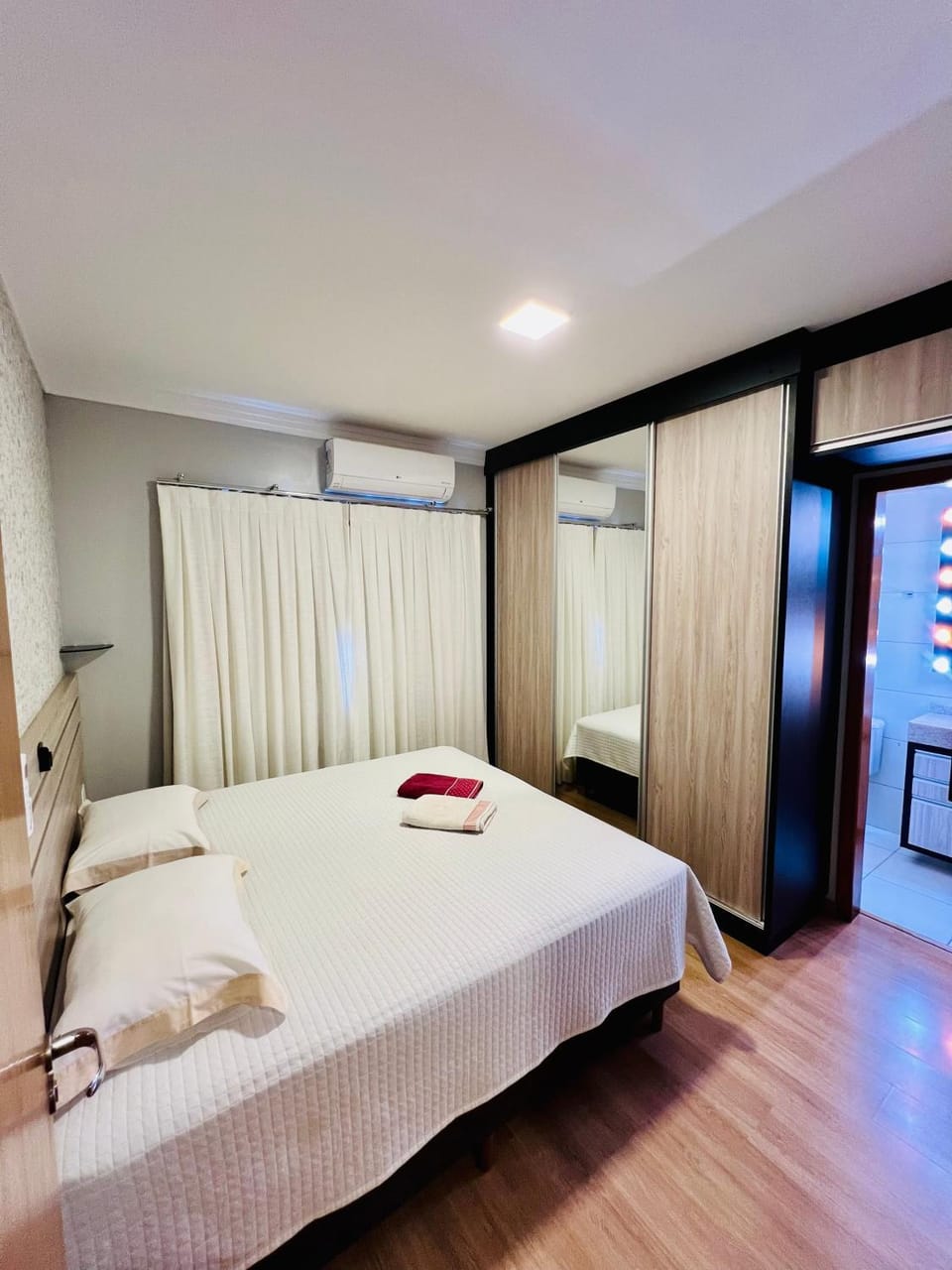 Moderno Sobrado Climatizado com Ar Quente e Frio House in Cascavel