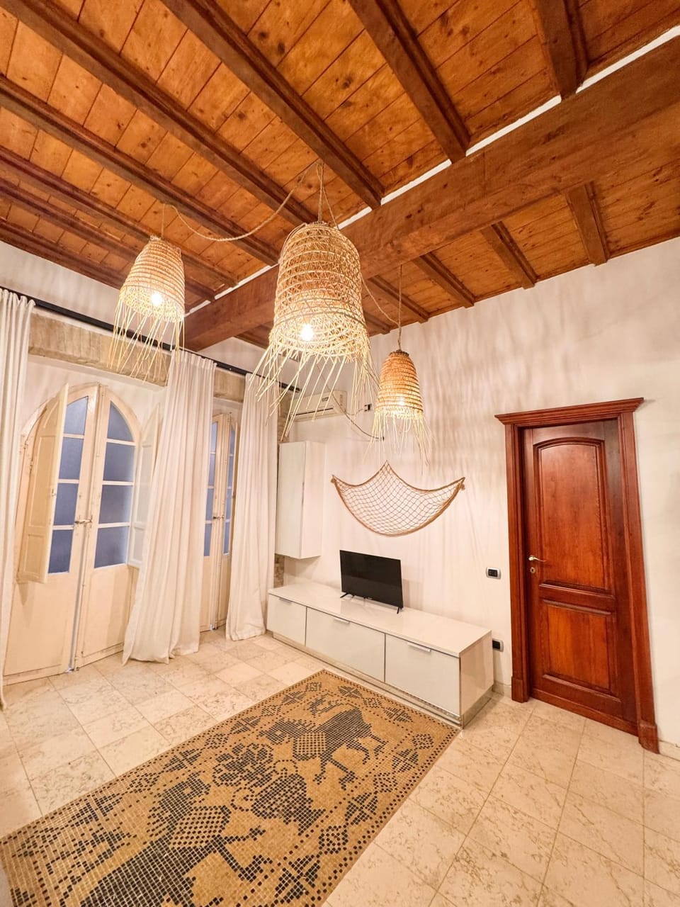Kalma Via Manno - Central Stay with Stone Walls & Private Cinema Apartment in Cagliari