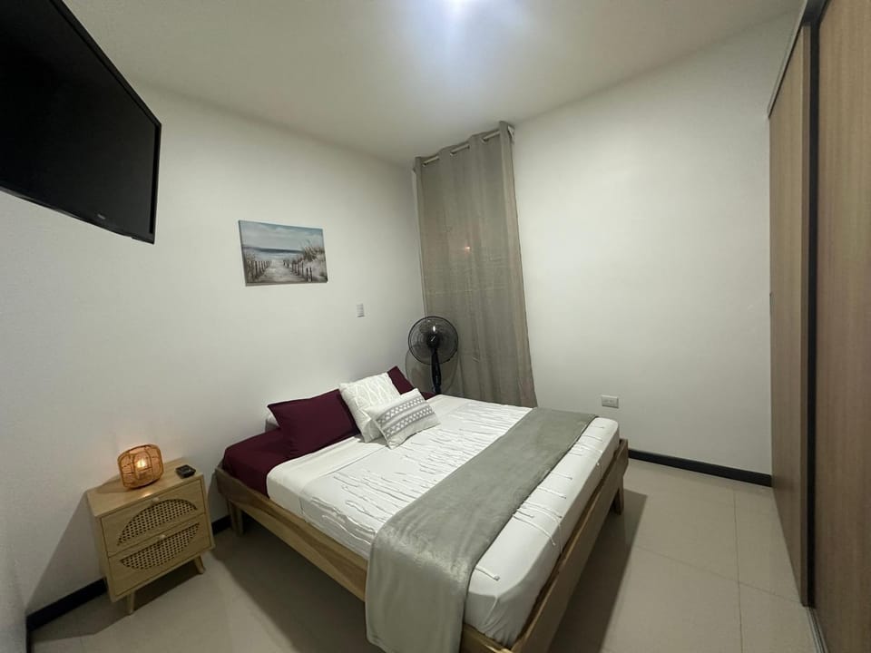 Condo Apt 3BR,2BA, 4mi from SJO Airport, Pool,Gated, Gym Apartment in Alajuela