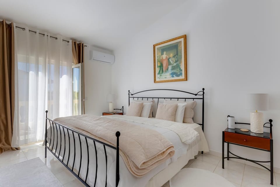 Restaurant/places to eat, Bed, TV and multimedia, Photo of the whole room, Bedroom, City view, Garden view, Entertainment, Breakfast, Family, Family, internet, internet, internet, wardrobe, air conditioner