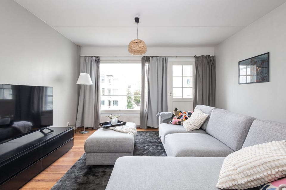 Communal lounge/ TV room, TV and multimedia, Living room, Seating area, Evening entertainment