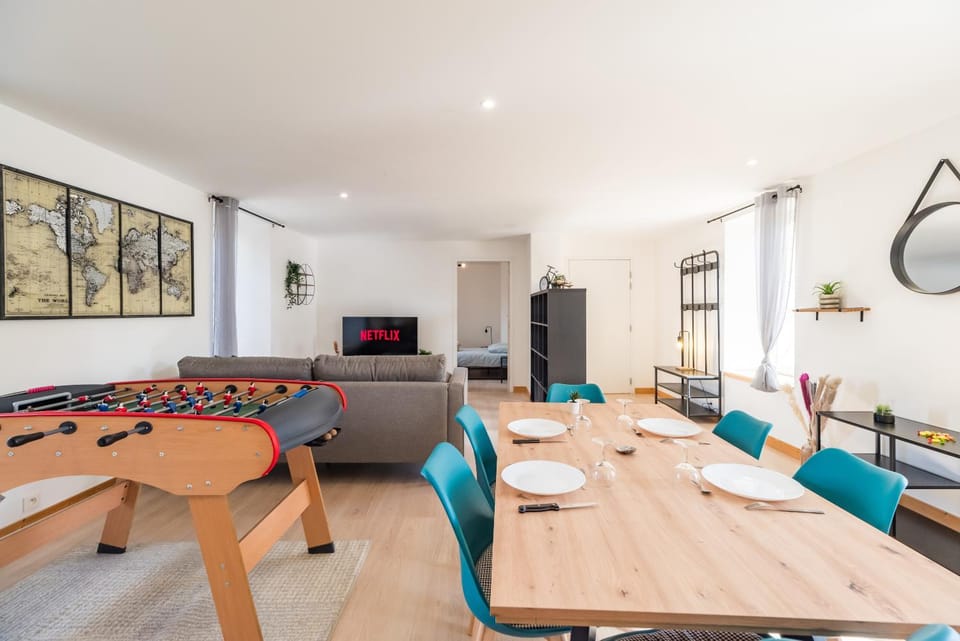 Le Spacieux Baby foot 3 chambres Parking Centre Apartment in Brittany
