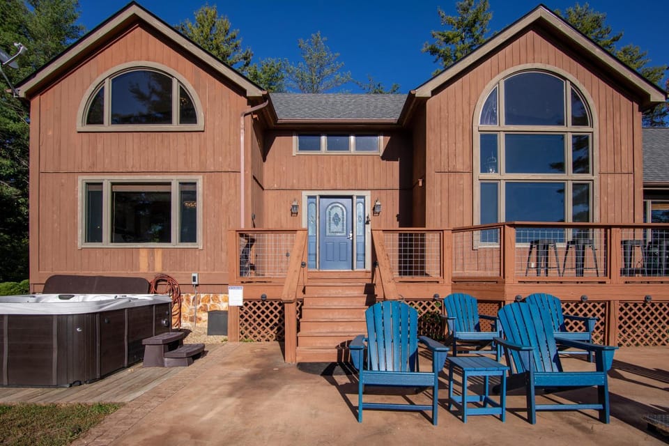 Lookout Lodge House in Fontana Lake