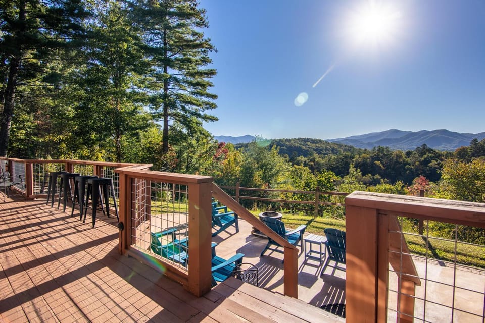 Lookout Lodge House in Fontana Lake