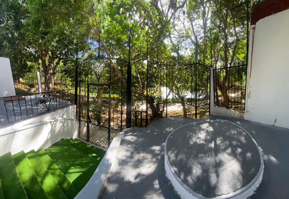 BBQ facilities, Quiet street view