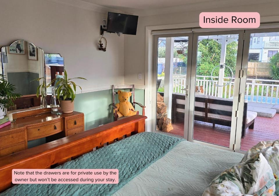 Bed, TV and multimedia, Balcony/Terrace, Bedroom