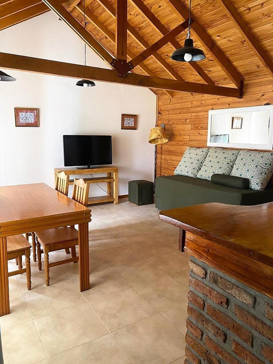 Bed, TV and multimedia, Living room