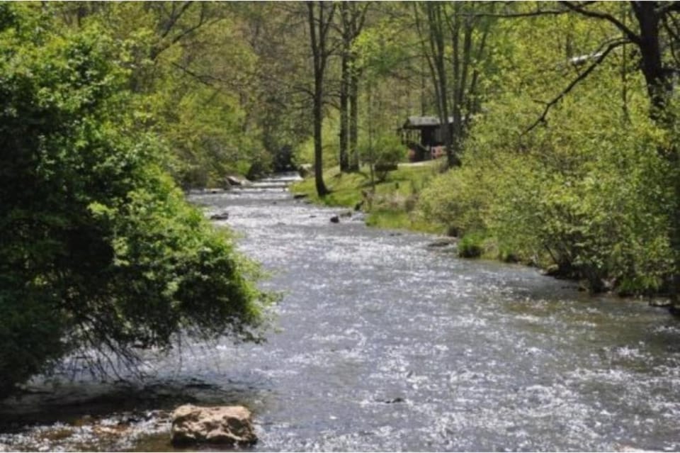 Paradise Valley Lodge House in Swain County