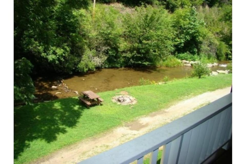 Paradise Valley Lodge House in Swain County