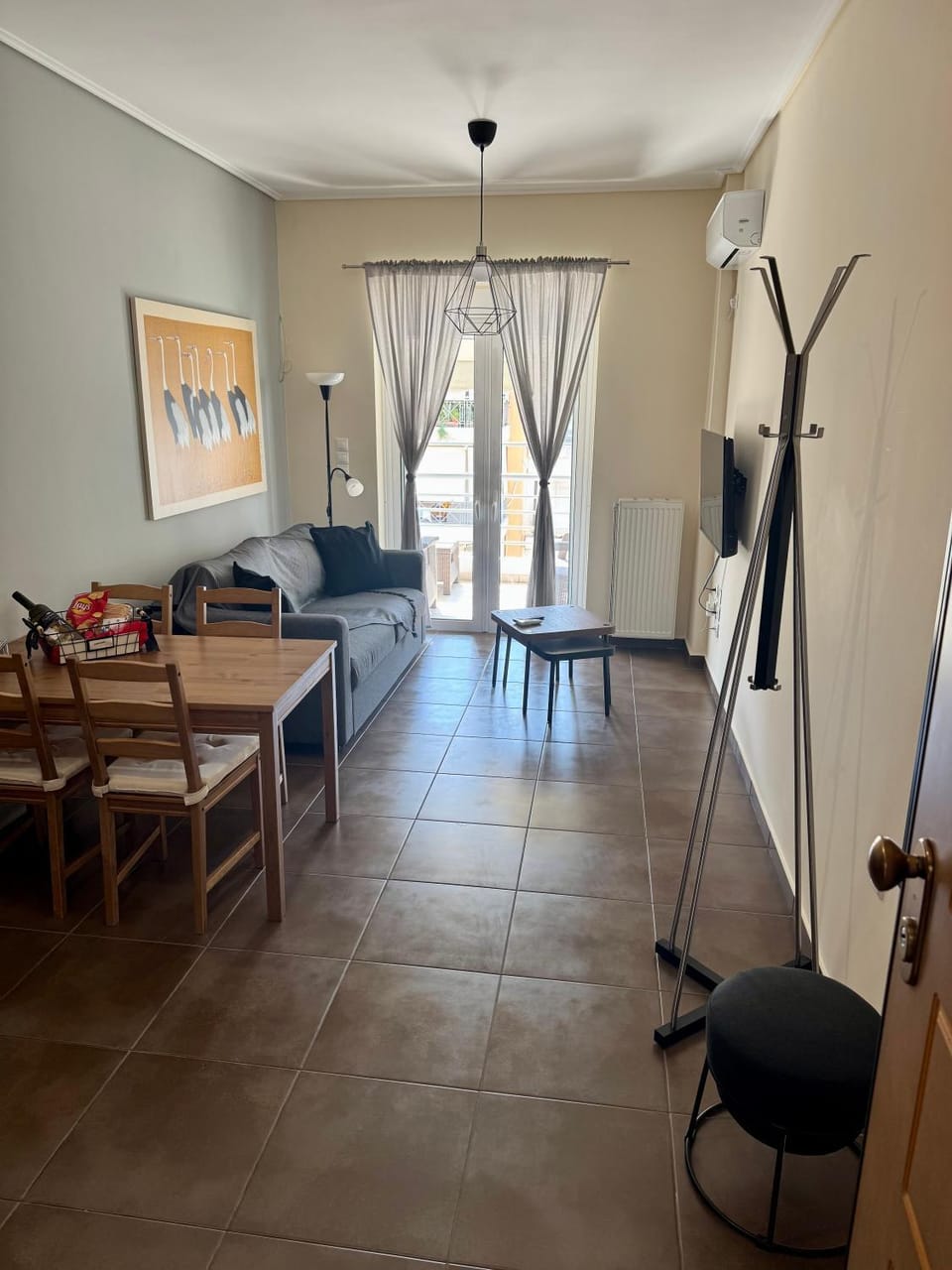 TV and multimedia, Living room, Seating area, Dining area