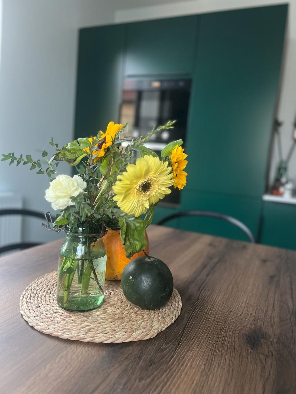 Dining area, kitchen