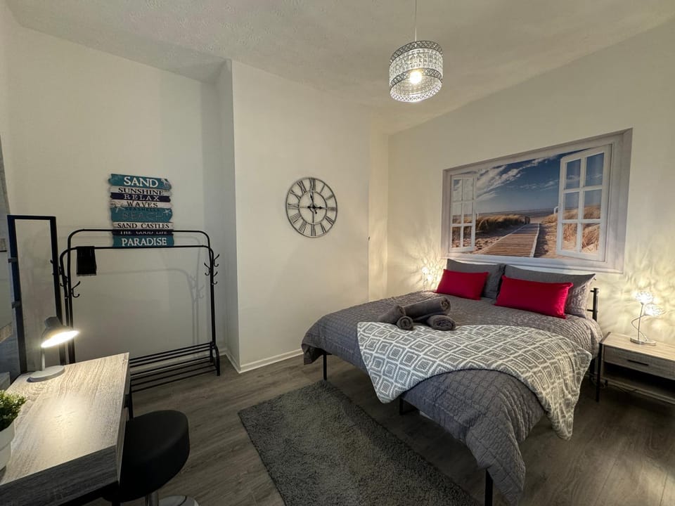 Station Retreat Cullercoats Free Onsite Parking Apartment in Whitley Bay
