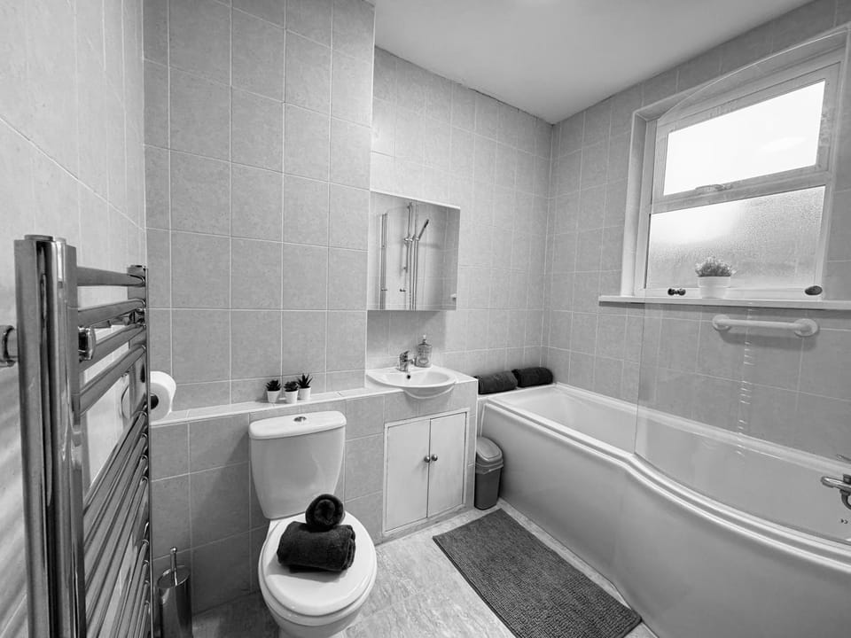 Station Retreat Cullercoats Free Onsite Parking Apartment in Whitley Bay