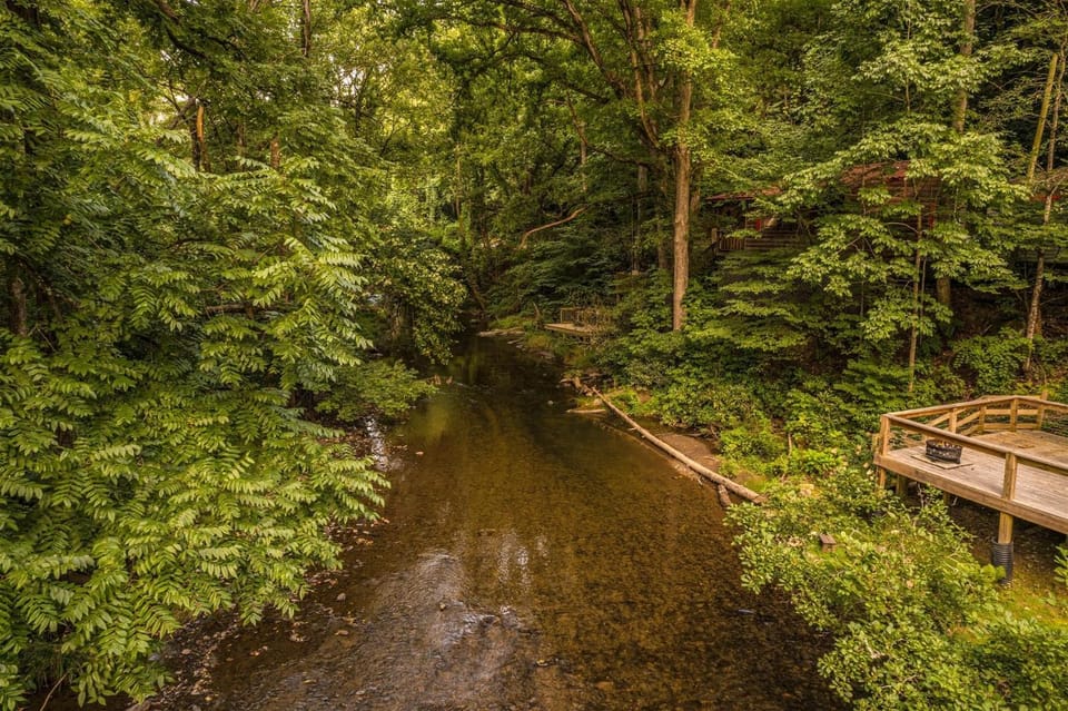 Moonshine Creek Retreat House in Swain County