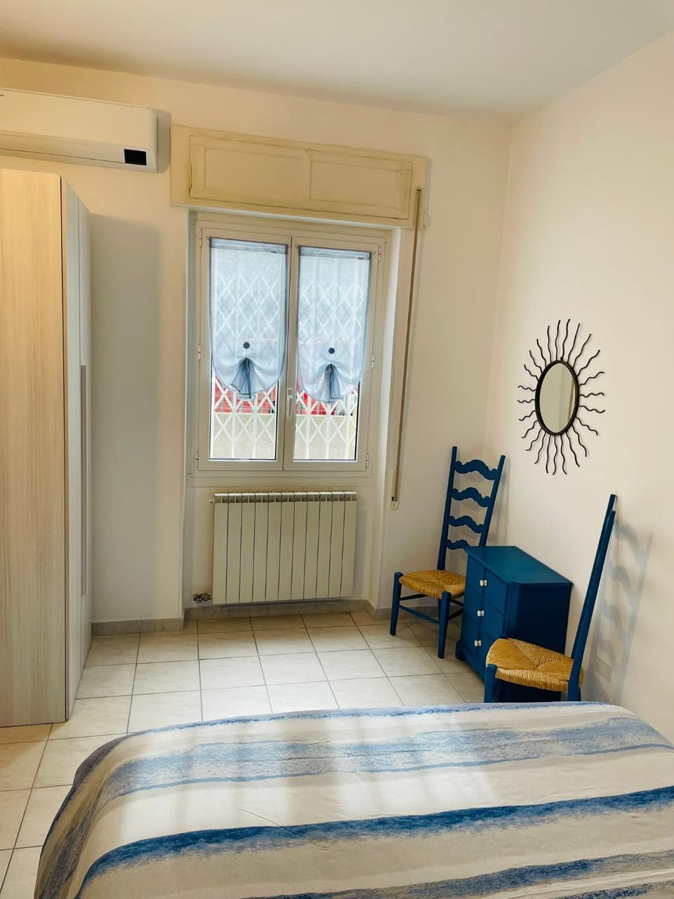 Bed, Photo of the whole room, Bedroom, wardrobe, air conditioner