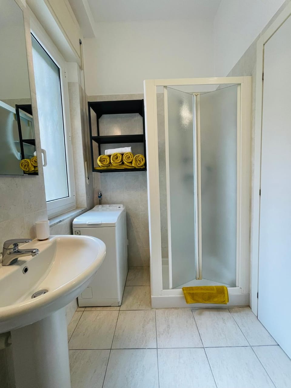 Shower, Bathroom, washing machine