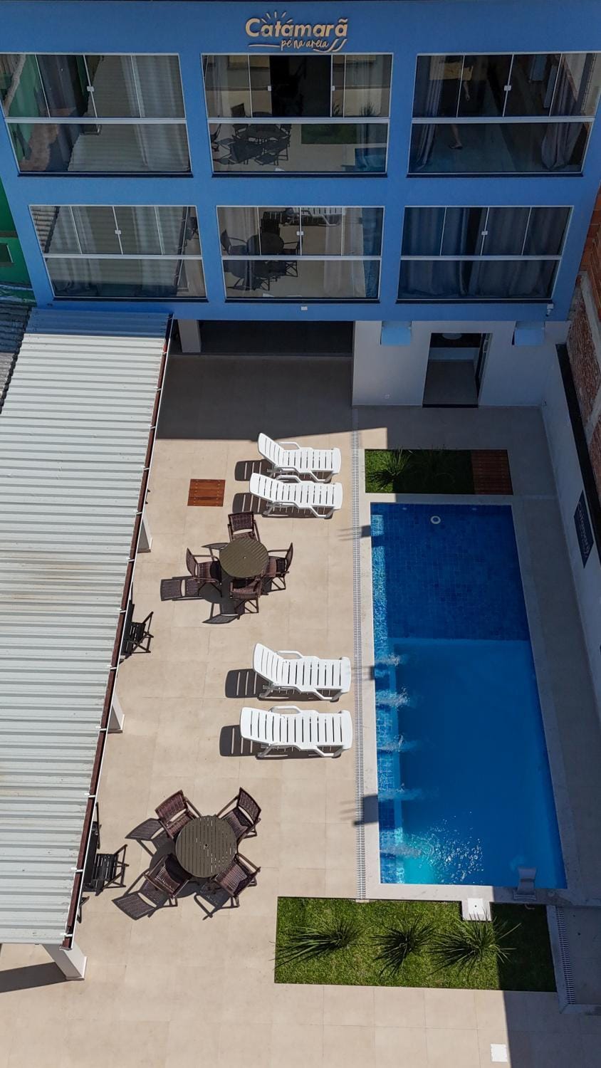 Property building, Day, Swimming pool, sunbed