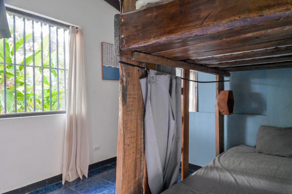 Tropical Camas Surf House Bed and Breakfast in Playa Hermosa