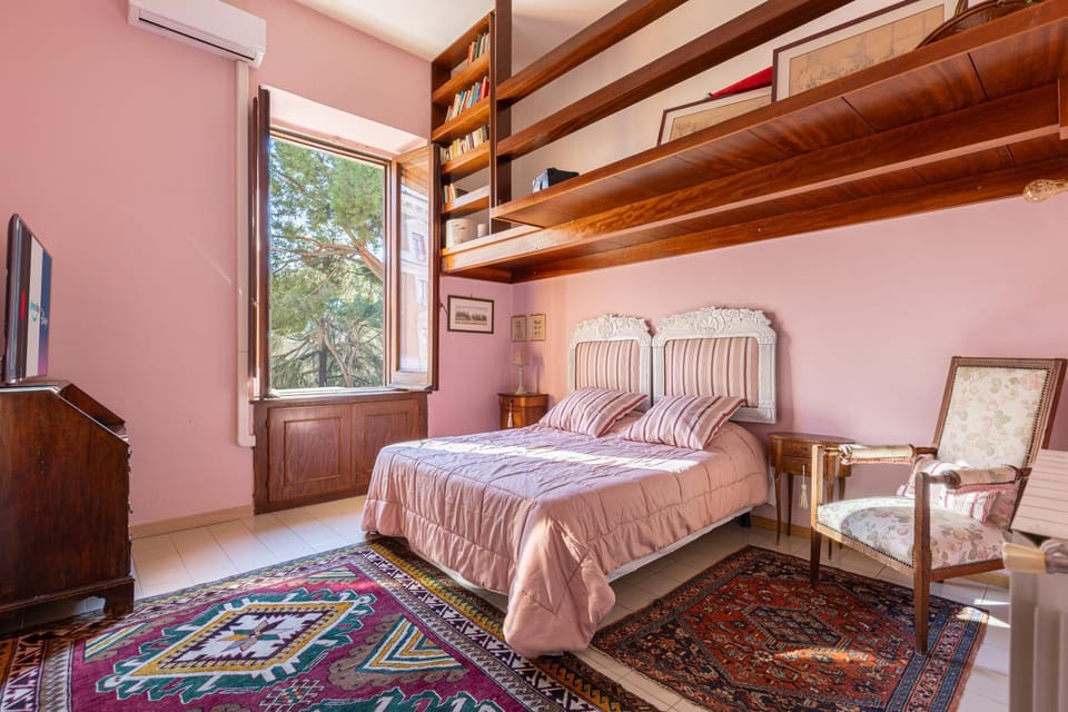 Bed, TV and multimedia, Photo of the whole room, Bedroom, wardrobe, air conditioner