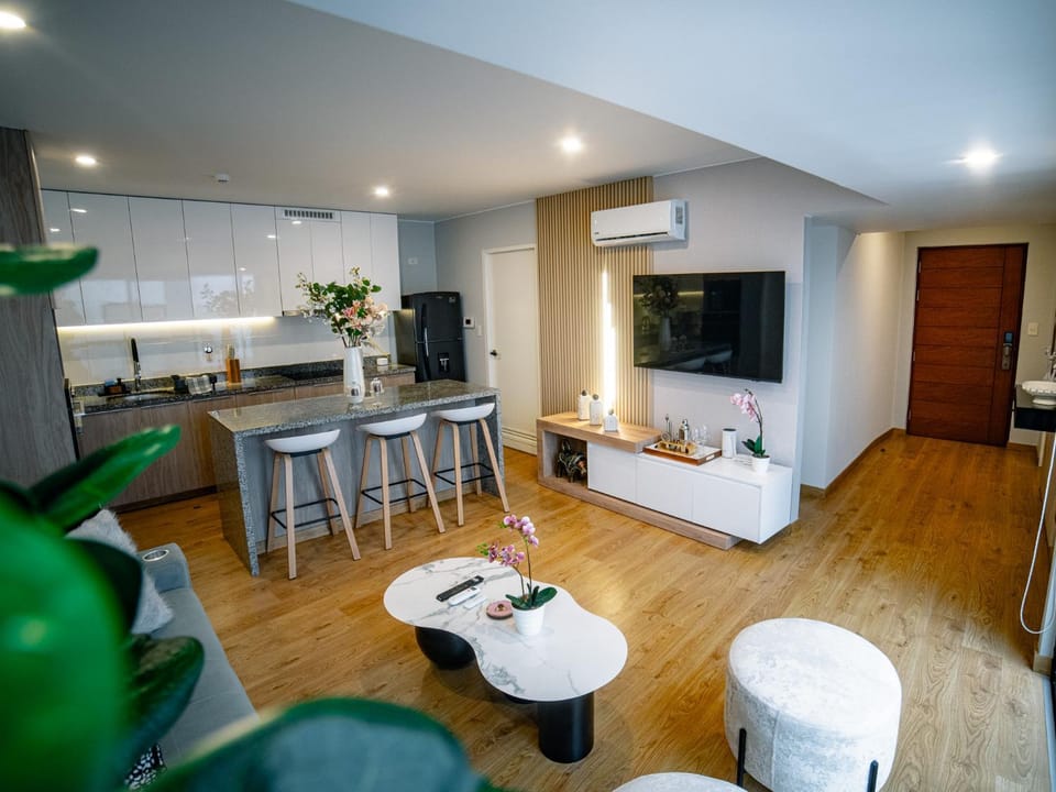 TV and multimedia, Living room, Dining area, air conditioner