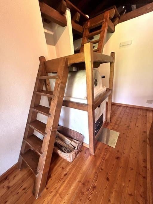 Communal lounge/ TV room, heating