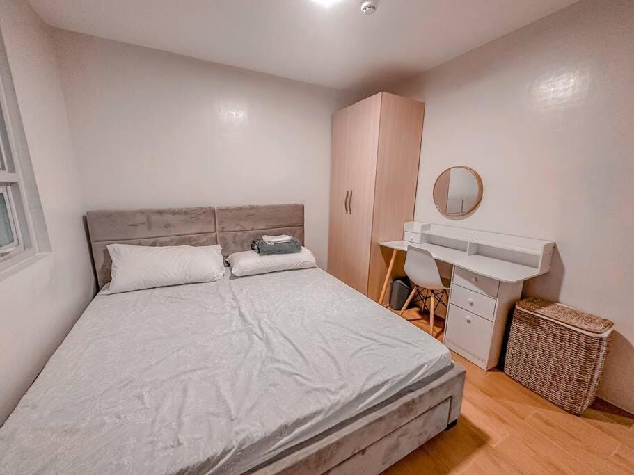 Bed, Photo of the whole room, Bedroom, wardrobe