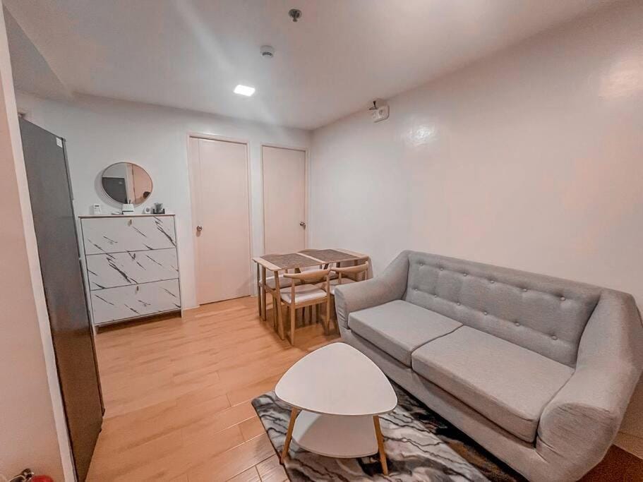 3 BR Seawind Condo with Balcony! Apartment in Davao City