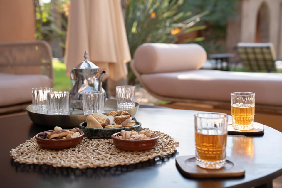 Living room, Food and drinks, Seating area, Food, Drinks