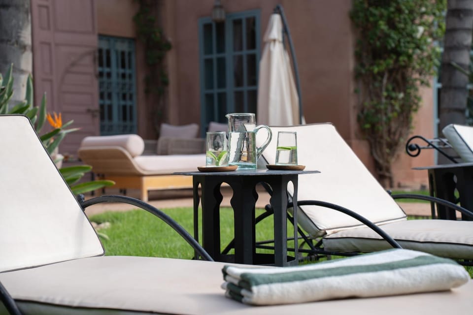 Patio, Day, Garden, Garden view, sunbed
