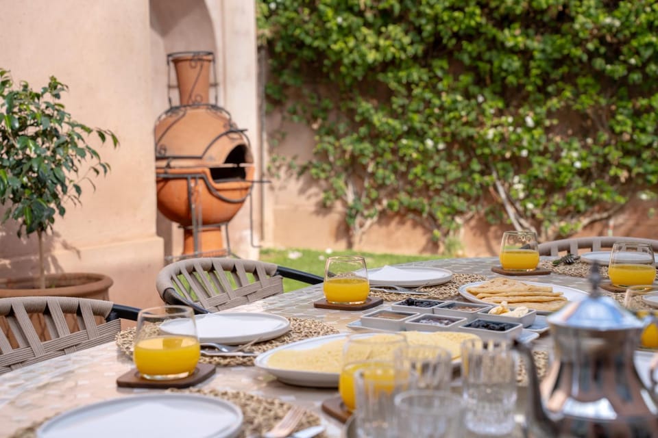 Restaurant/places to eat, Day, BBQ facilities, Garden, Garden, Food and drinks, Dining area, Food, Breakfast, Continental breakfast, Drinks