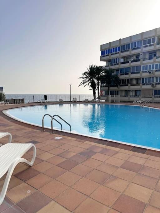Property building, Day, Pool view, Swimming pool, sunbed