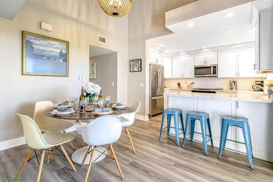 Stunning 2nd Floor Beachfront Home with Balcony, Ocean Views, and Prime Location House in Balboa Peninsula