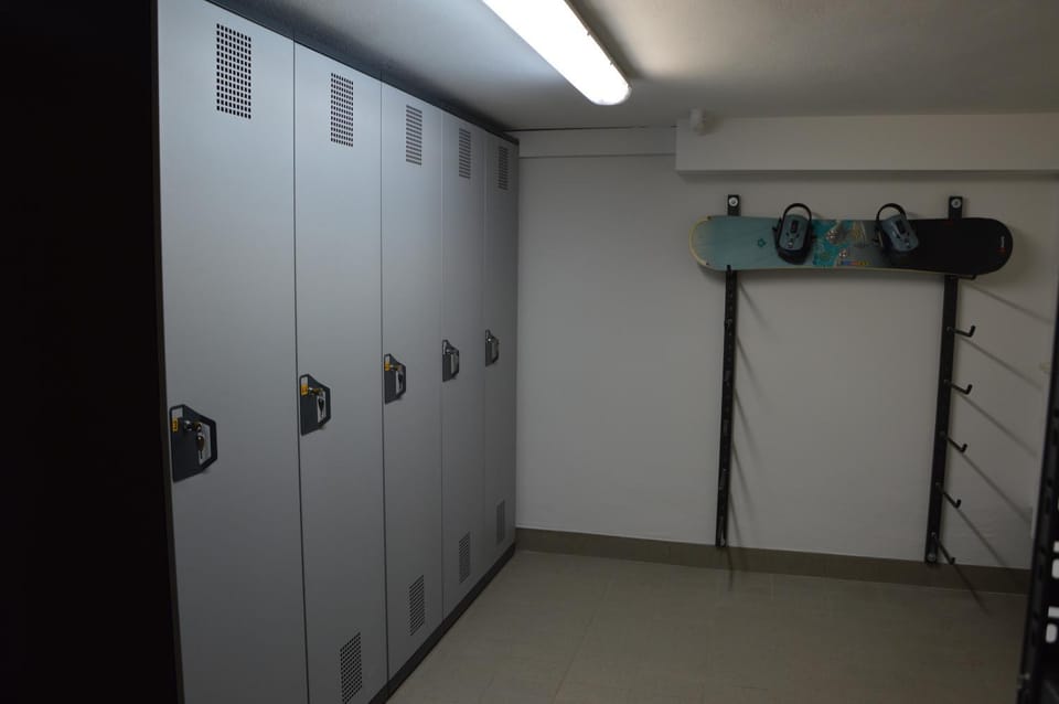 On site, Area and facilities