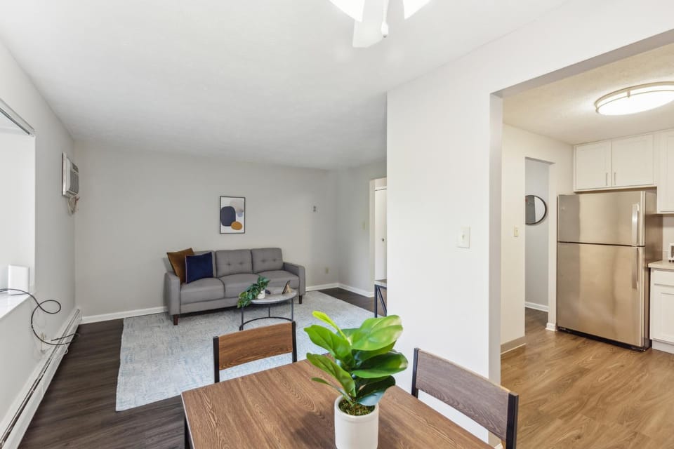 Scenic towers 3020 I Cozy & Comfy I Free Parking Apartment in Parma