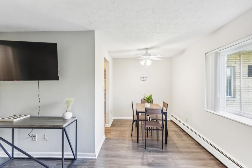 Scenic towers 3020 I Cozy & Comfy I Free Parking Apartment in Parma