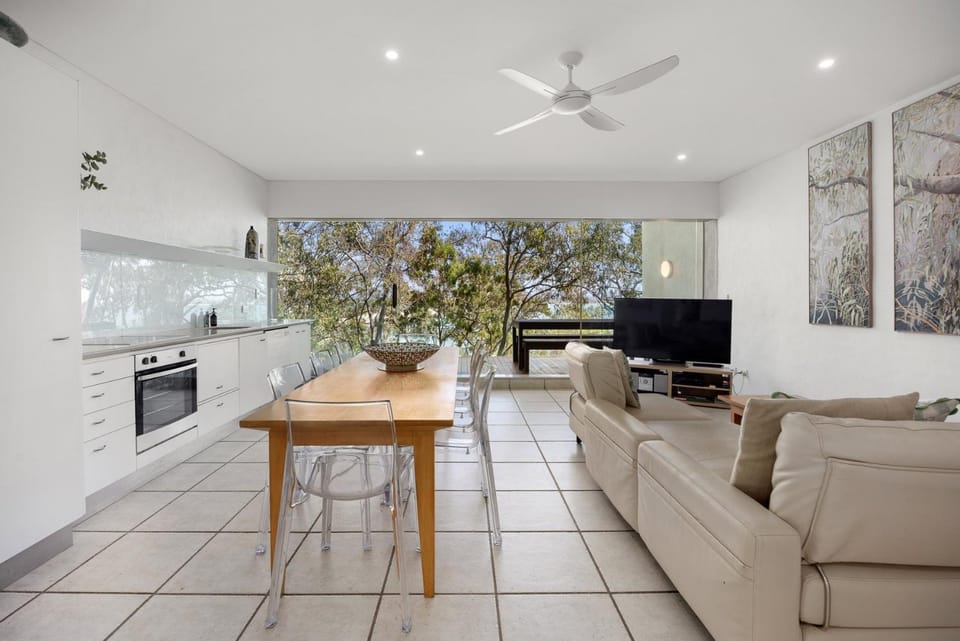 Cove Point 6 Ocean Views & Calm Apartment in Noosa Heads