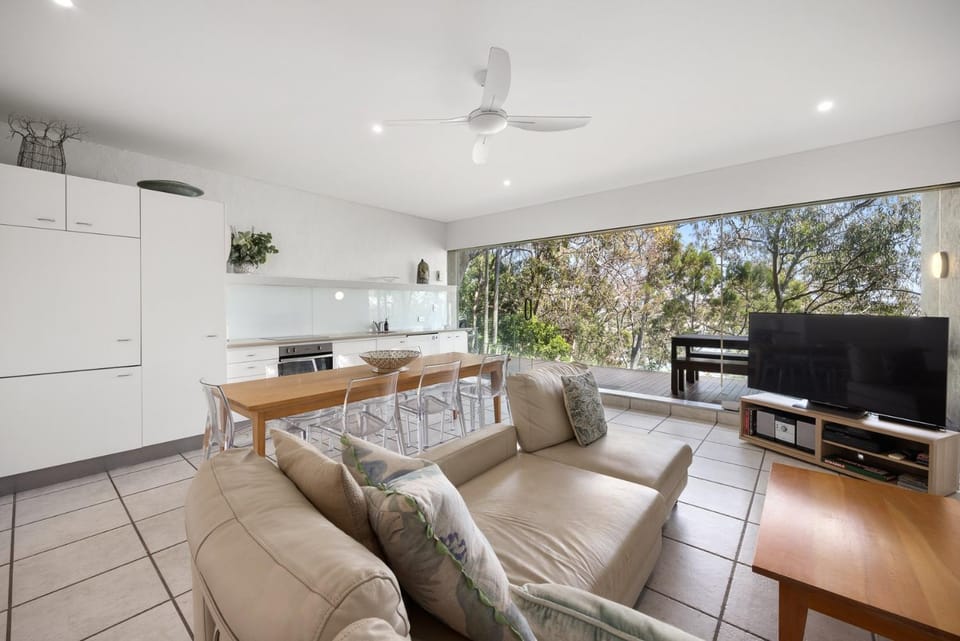 Cove Point 6 Ocean Views & Calm Apartment in Noosa Heads