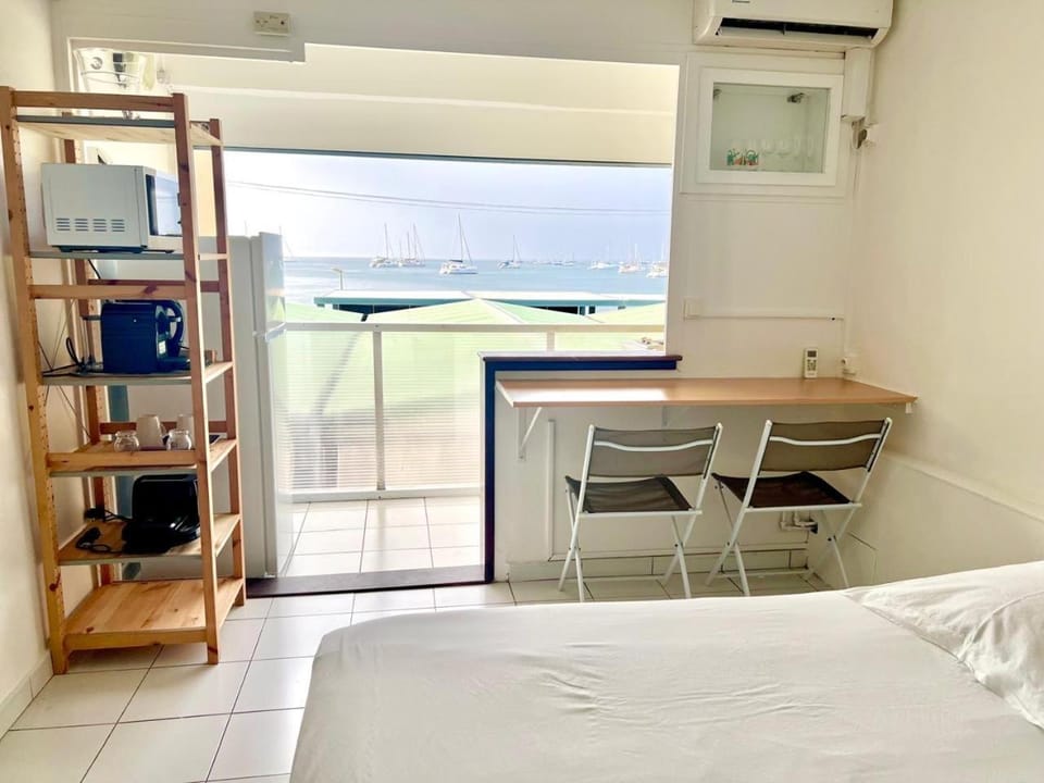 Bed, Photo of the whole room, Dining area, Bedroom, air conditioner