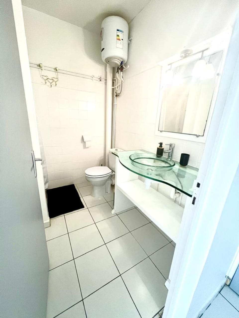 Shower, Toilet