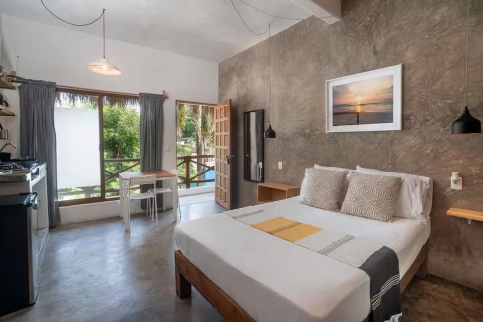 Bed, TV and multimedia, Photo of the whole room, Seating area, Bedroom