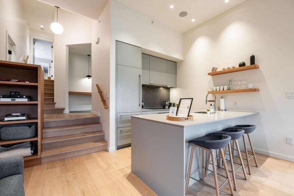 Dining area, kitchen