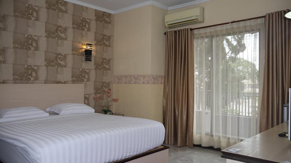 Bed, Bedroom, air conditioner