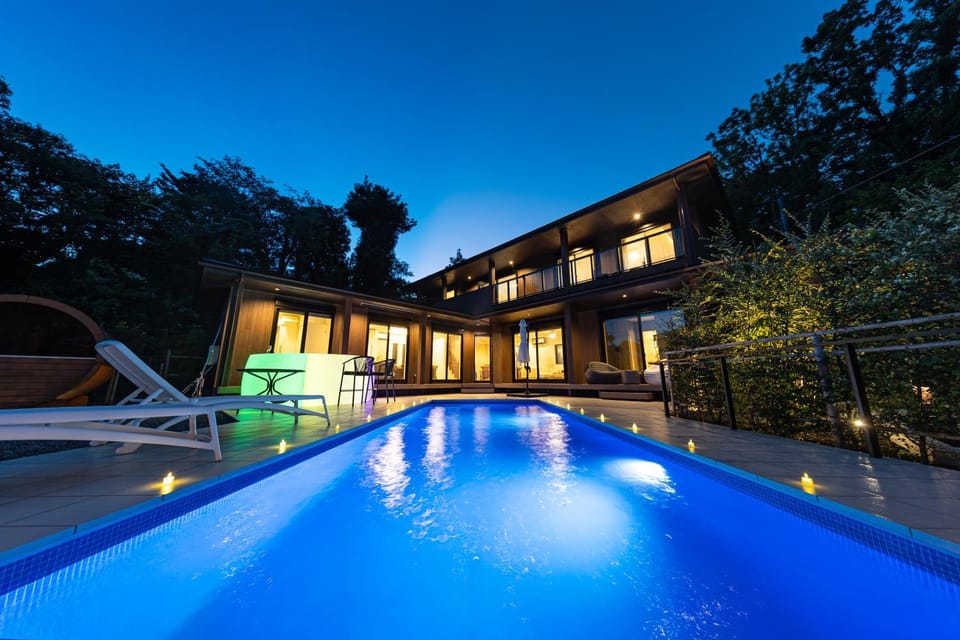 Night, Pool view, Swimming pool, sunbed