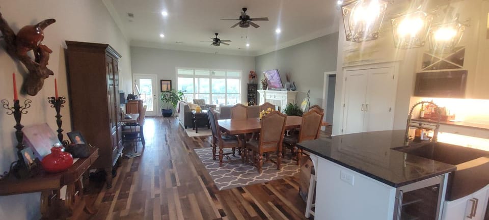 People, Living room, Seating area, Dining area, group of guests