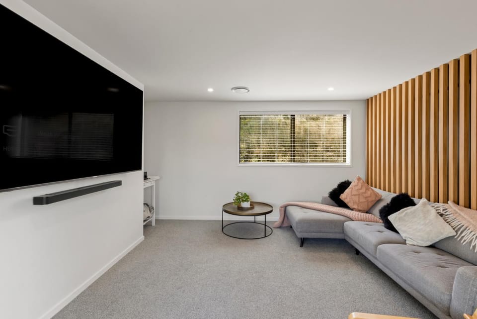 Heaven on Noble - Swimming Pool - Luxury Family Home House in Queenstown