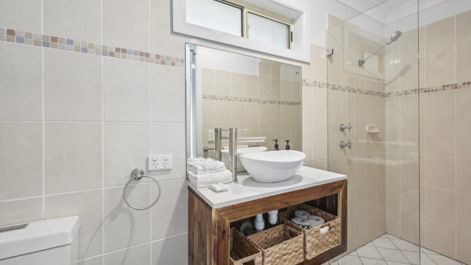 Shower, Toilet, Bathroom, Other, towels
